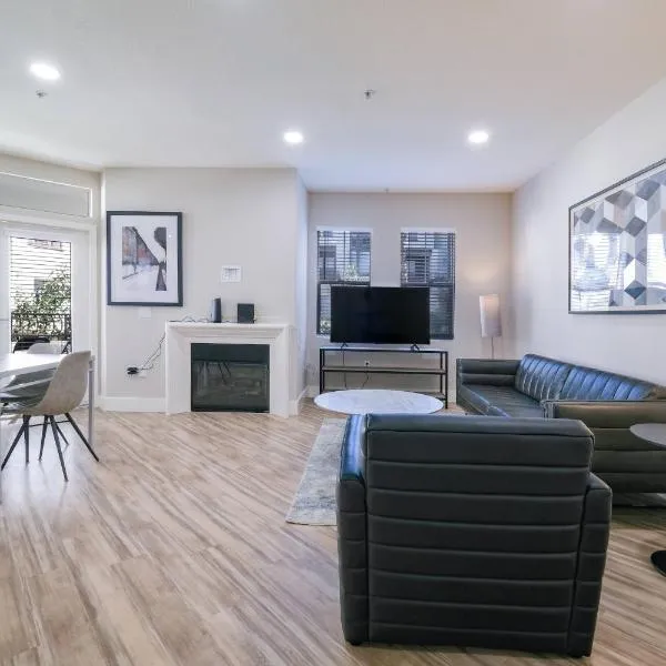 Multiple Miracle Mile Apartments Hub