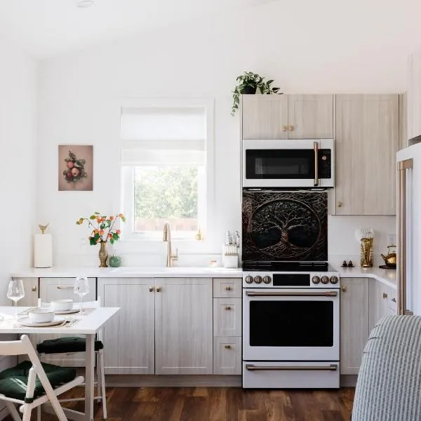 Brass Apple Cottage, hotel din Campbell River