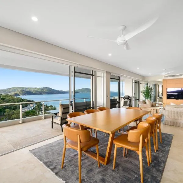 Luxury Hamilton Island Sub Penthouse on Level 12 & Buggy & Transfers, hotel in Hamilton Island