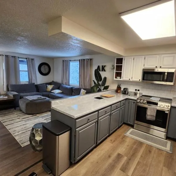 Newly Remodeled 3 Bedroom - Bright & Centrally Located Stay, ξενοδοχείο σε Φέρμπανκς