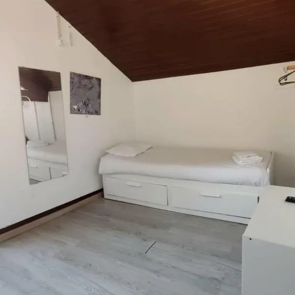 Private Room 202 in Guest House da Fonte, hotel di Figueira da Foz