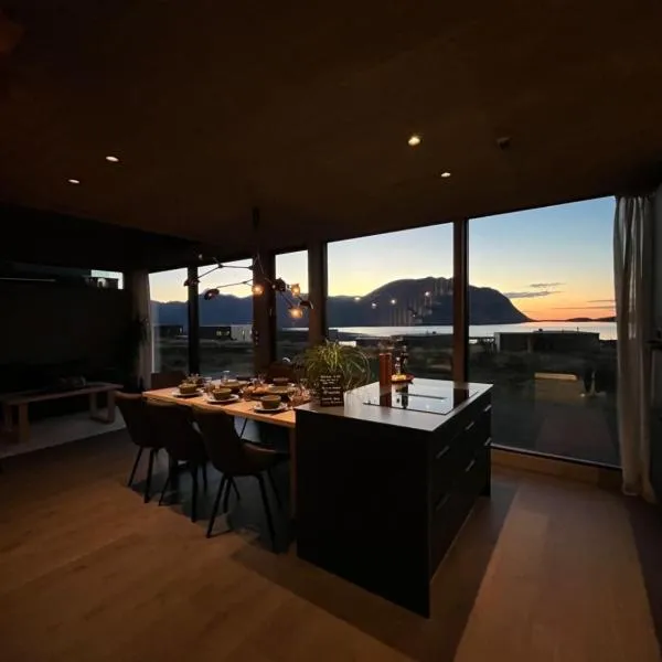 Hoda Cabin - Luxury lodge with jacuzzi and sauna, hotel in Lyngværet