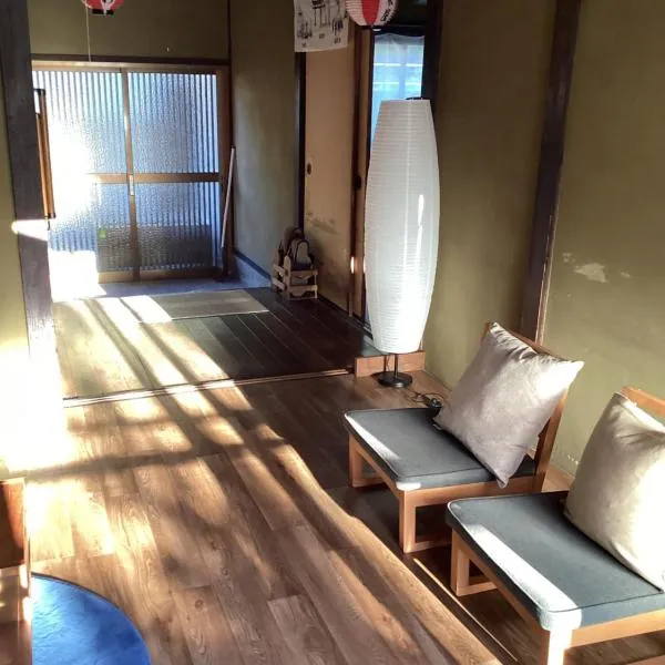 guest house DEER MIYAJIMA, hotel in Hatsukaichi