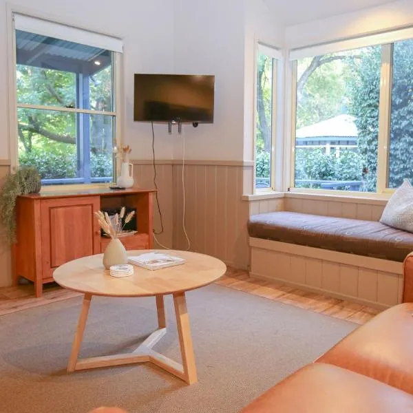 Autumn Leaf Cottage 2: Harrietville şehrinde bir otel