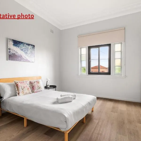 Affordable Double Bedroom - Heart of Belmore with Shared Bathroom, hotel in Sydney