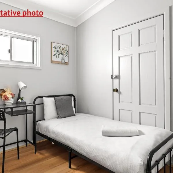 Budget Single Room in Belmore - Convenient Stay Near Shops - Shared Bathroom, hotel in Sydney