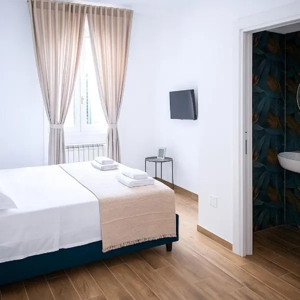 Dimora Diaz B&B, hotel in Naples