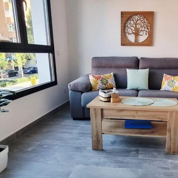 Apartamentos El Escudero, hotel in Alcalá de Henares