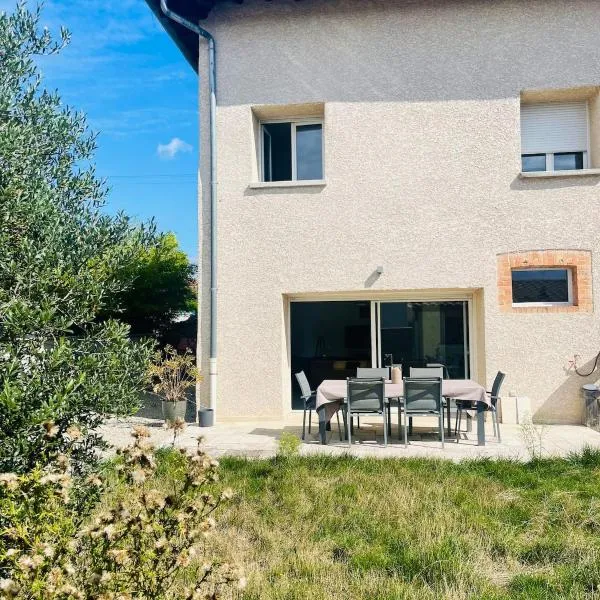 "Les Pâturages" Chanas - Maison Entière proche A7, 2 Chambres, 4 Personnes, Jardin Privé, Piscine & BBQ, Hotel in Chanas