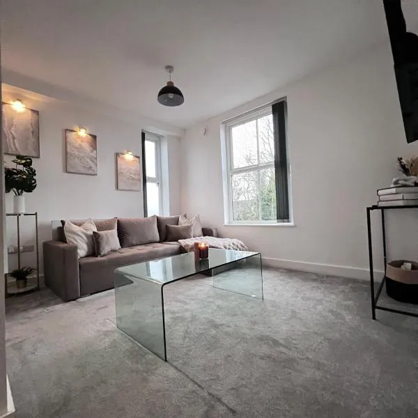 Modern Luxury Escape Suite In The Heart of Urmston Town Centre, hotel di Urmston