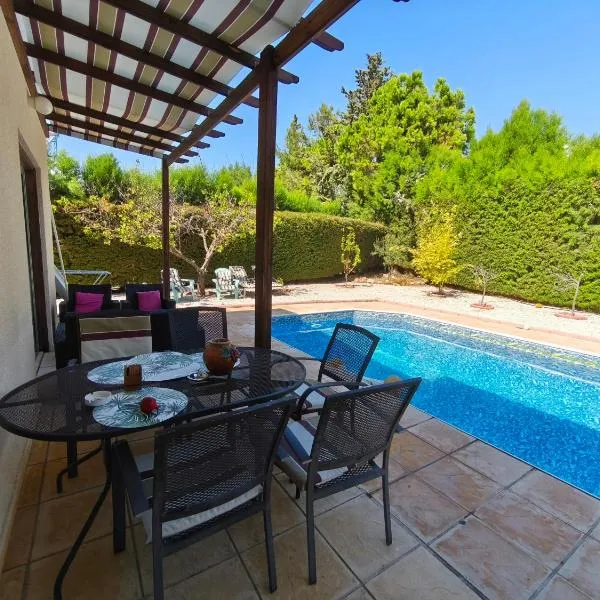 Villa Koralia, hotel in Peyia