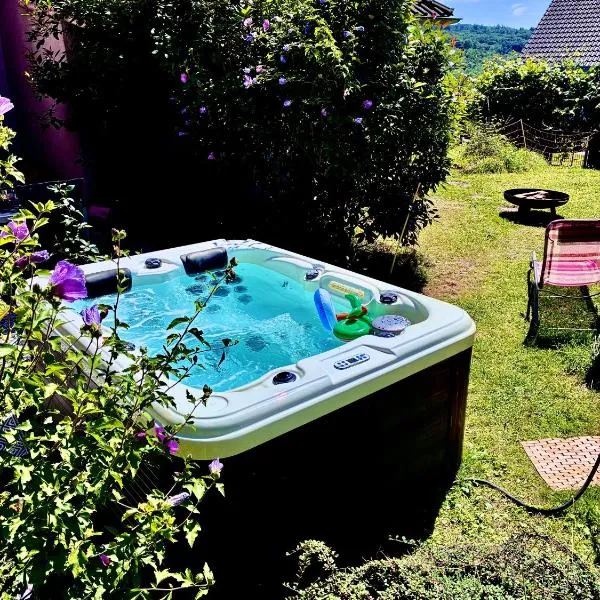 Ruhe & Erholung im Grünen! Mediterranes Landhaus-Apartment mit Jacuzzi für bis zu 4 Personen, hotel v destinaci Merchweiler