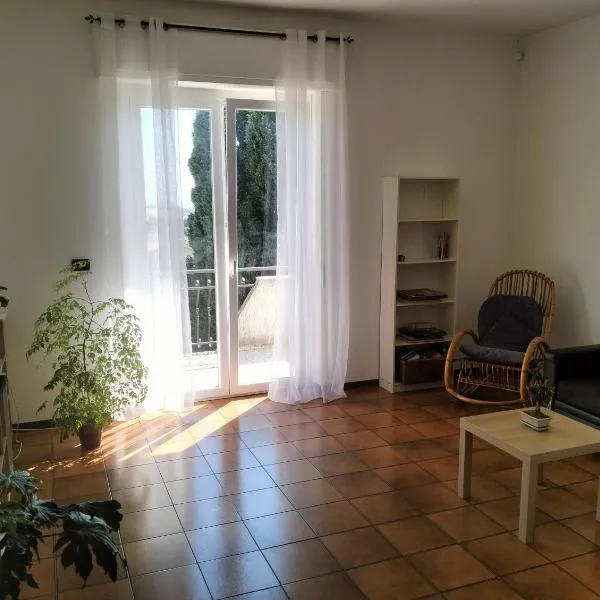 Da Jack Apartment with garden and parking, Penne Ideal for families and pets, hotel sa Penne