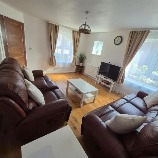 Stylish 3 Bedroom House, Perfect for Families and Groups, hotell i Hull
