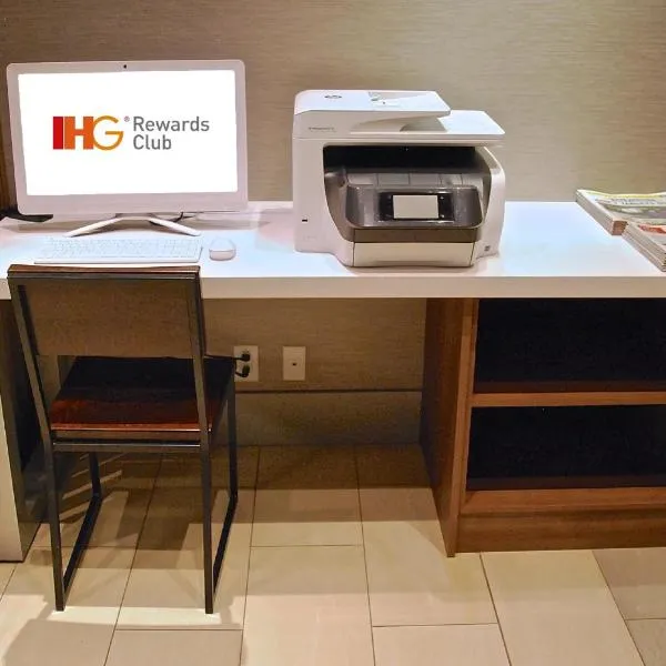Holiday Inn Express Vancouver Airport-Richmond by IHG, hotel in Richmond