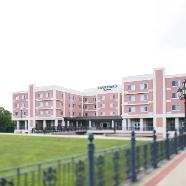 Courtyard by Marriott Rome, hotel in Rome