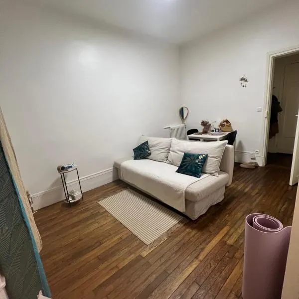 15 mins from Paris, hotel in La Garenne-Colombes