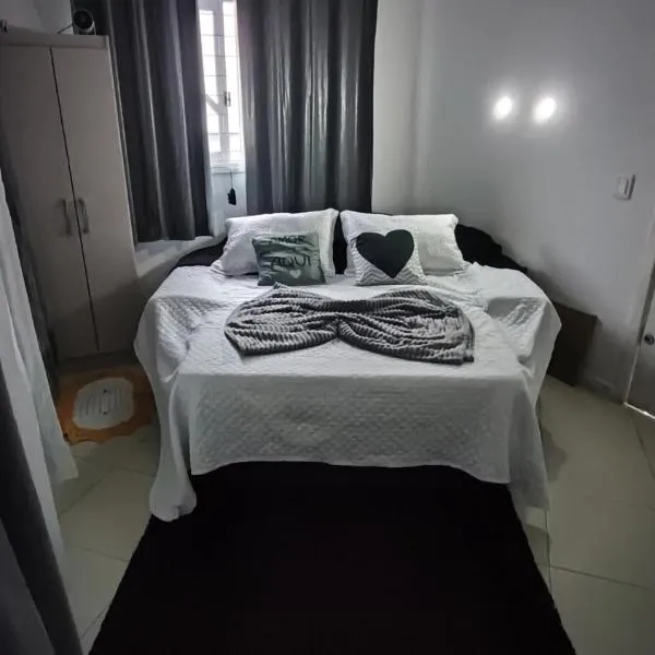 Quarto Prime 4 pessoas familia Pousada Lua Encantada Pousada Tijucas，位于蒂茹卡斯的酒店