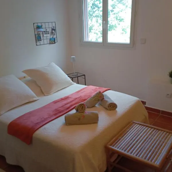 Chez Dominique et Jean-Louis - Logement T2 50m2, hotel em Tourves