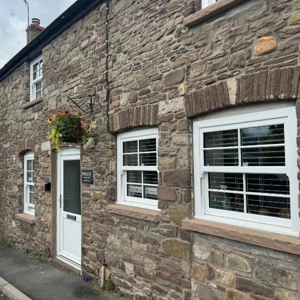 12 Crickhowell Cottages, Town Centre Location, hotel Crickhowellben