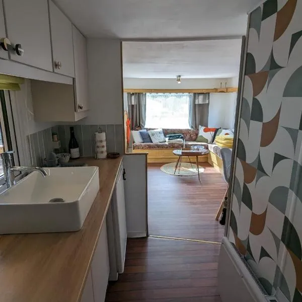 Charming chalet just steps from the sea, hotel in La Tranche-sur-Mer