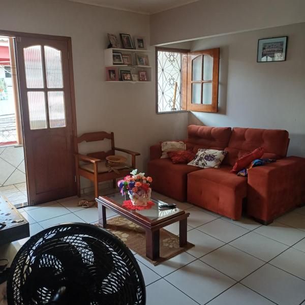 Casa bem localizada