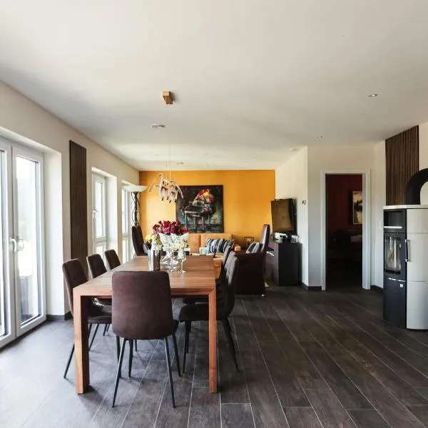 Neues Bungalow, Talblick 5, mit Sauna und wunderschönen Panoramablick, Hotel in Walkenried