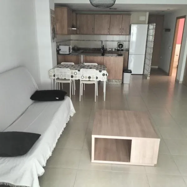 Apartamento en playa de Moncofar con wifi y aire acondicionado, hotel in Moncófar