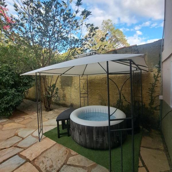 Casa Verde, Paz e Aconchego, a 1 km da rua do lazer, espaçosa, calma para descansar e jacuzzi quentinha para relaxar! - Foto 3