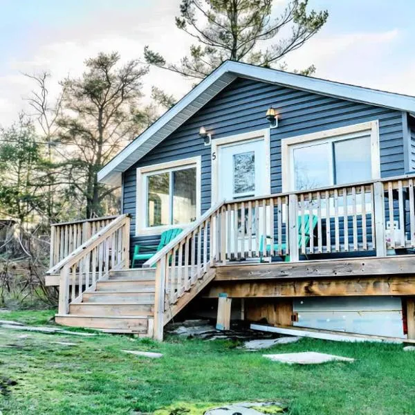 Georgian Bay Lakeview Cottage - Rockwood #5, хотел в Dillon