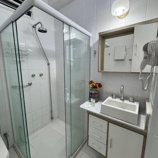 Na Quadra da Praia com 2 Suites - NSC1141-906 - Foto 3