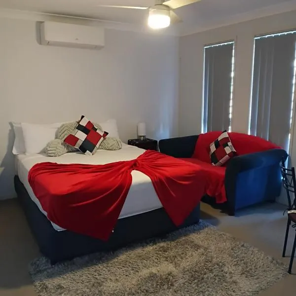 BLK Stays Guest House Deluxe Units Morayfield, hotel in Morayfield