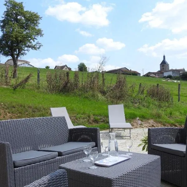 Gîte rénové à Dommartin-le-Franc : confort, verdure et activités à proximité du lac du Der - FR-1-611-64, hotel in Dommartin-le-Franc