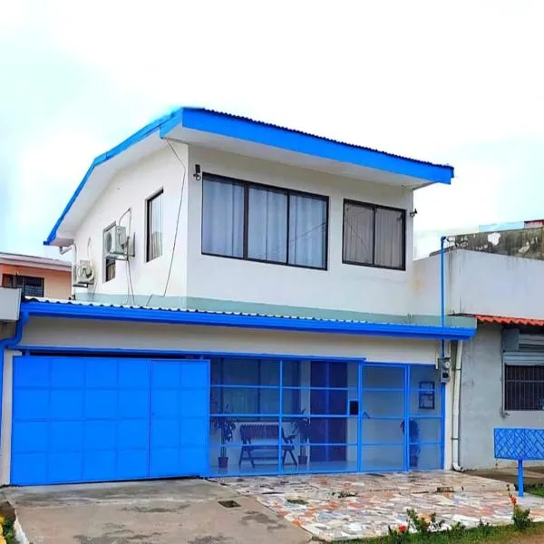 Casa del Pacífico en Puntarenas Centro con parqueo, khách sạn ở Puntarenas
