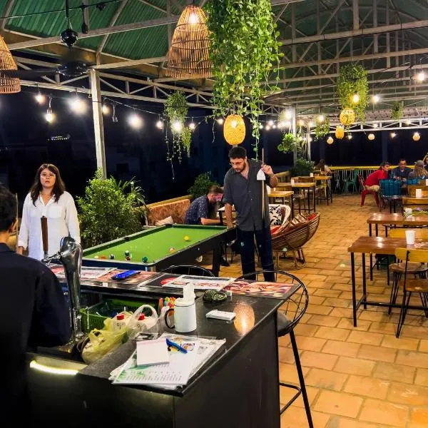 Social Backpacker Hostel & Rooftop Bar, hotel in Battambang