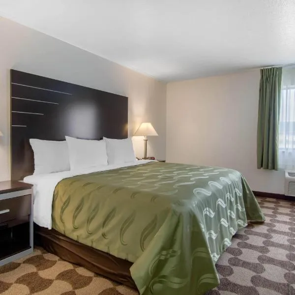 Quality Inn, hotel di Russell