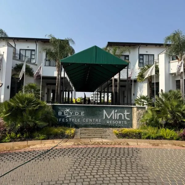 Penthouse On Tropical - The Blyde, hotel in Pretoria