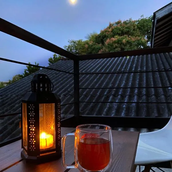 Ski Villa, Modern Calm and Cozy Lakeside Villa Rooms Anuradhapura City Sri Lanka, hotel en Anuradhapura