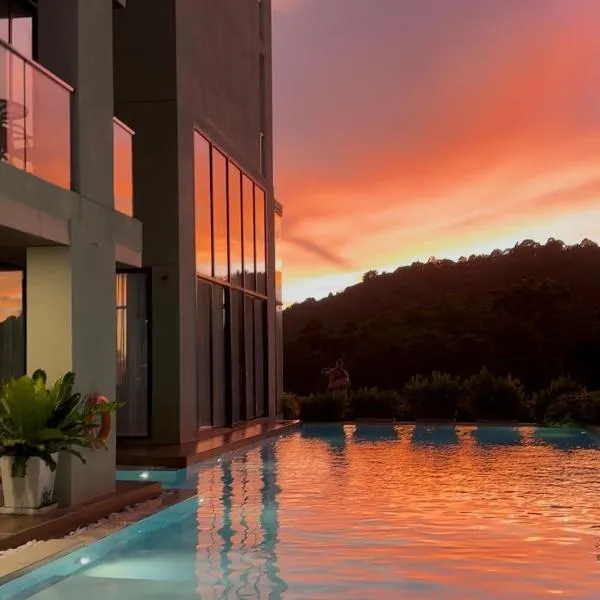 Mountain View Apartment Patong Soulful Stay Romantic Retreat, ξενοδοχείο στην Παραλία της Πατόνγκ