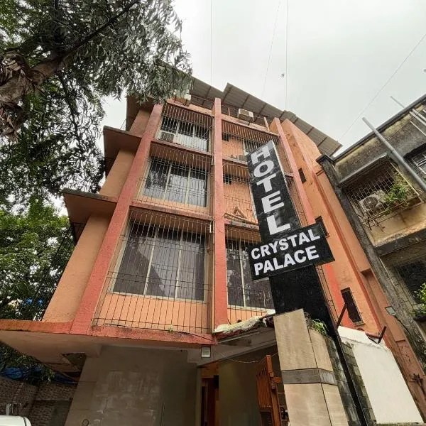 Hotel Crystal Palace-US Embassy BKC, hotel in Jāmb