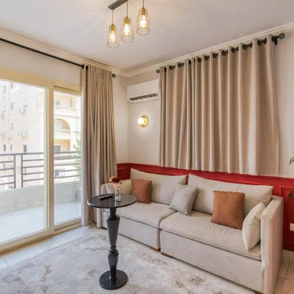 Travelholic Residence Near Mivida，位于开罗的酒店