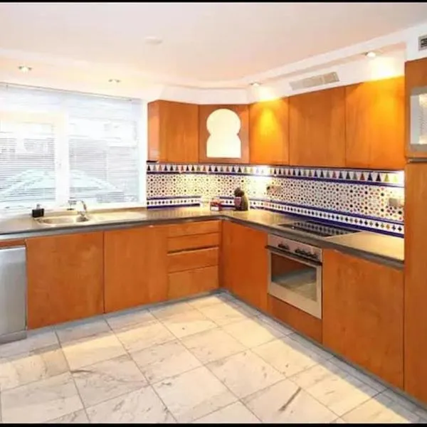 Villa with garden near Amsterdam, hotel em Almere