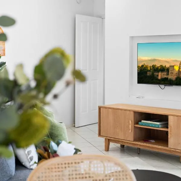 Chic 1-Bed Escape with Parking Bridgeman Downs, hotel en Albany Creek