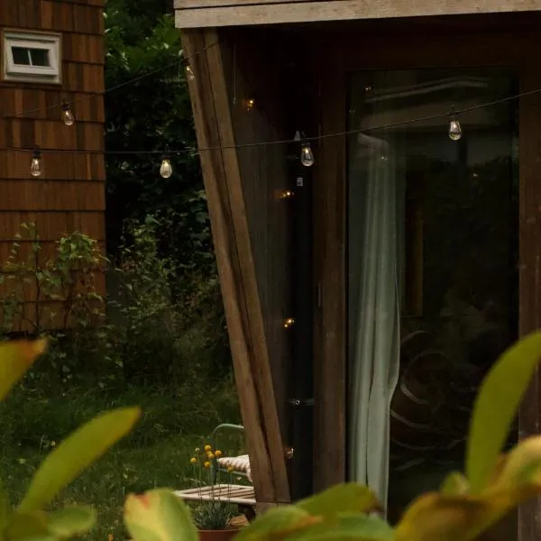 Tiny Eco House Alba - rust, natuur en eenvoud in het Kempenbos, hotel in Diessen