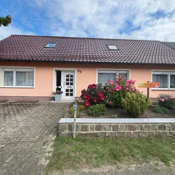 Ferienzimmer Olaf, hotell i Waren