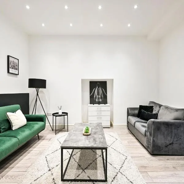 Superb Ealing Broadway Apartment- Steps to Tube & City Attractions, hotel a Ealing
