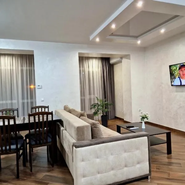 Modern apartment on Belvedere，位于伊万诺-弗兰科夫斯克的酒店