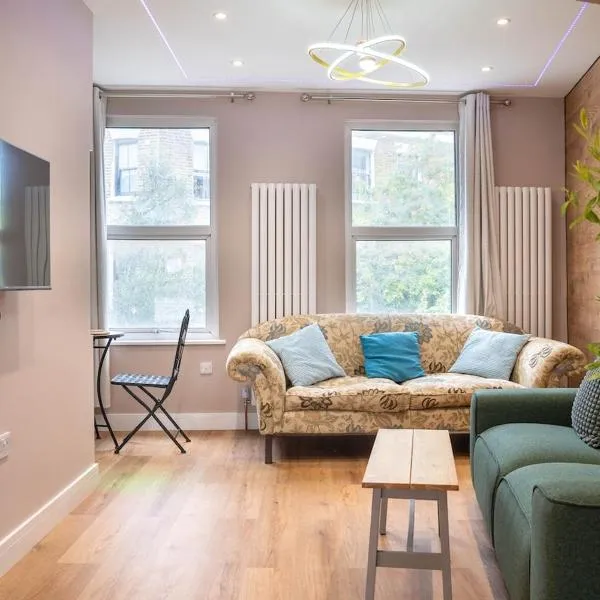 Spacious 2BR, Fast Trains - Calm South London Stay, hótel í London