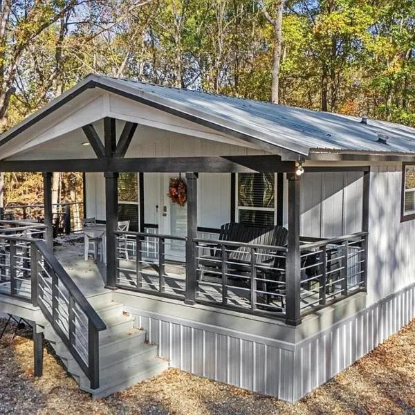 Broken Bow Cabin with Hot Tub, Deck & BBQ, готель у місті Брокен-Боу