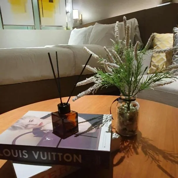 Novotel Residence Hotel Manila by Jolly Luxe Suites at Acqua, hotel a Manila